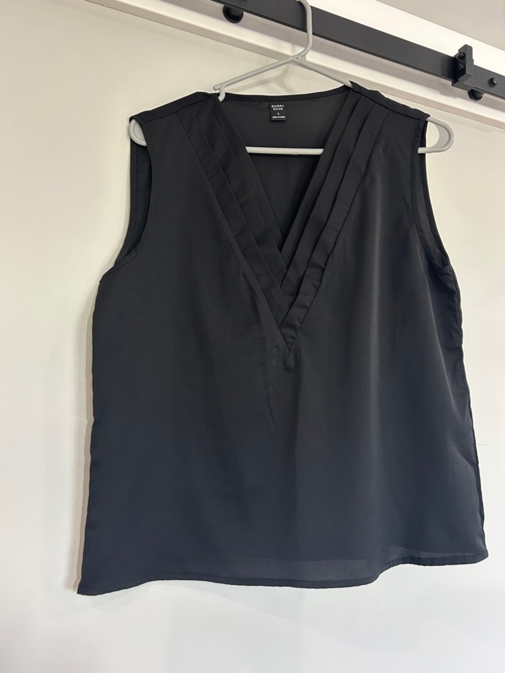 Emery Rose Solid V Neck Sleeveless Blouse
